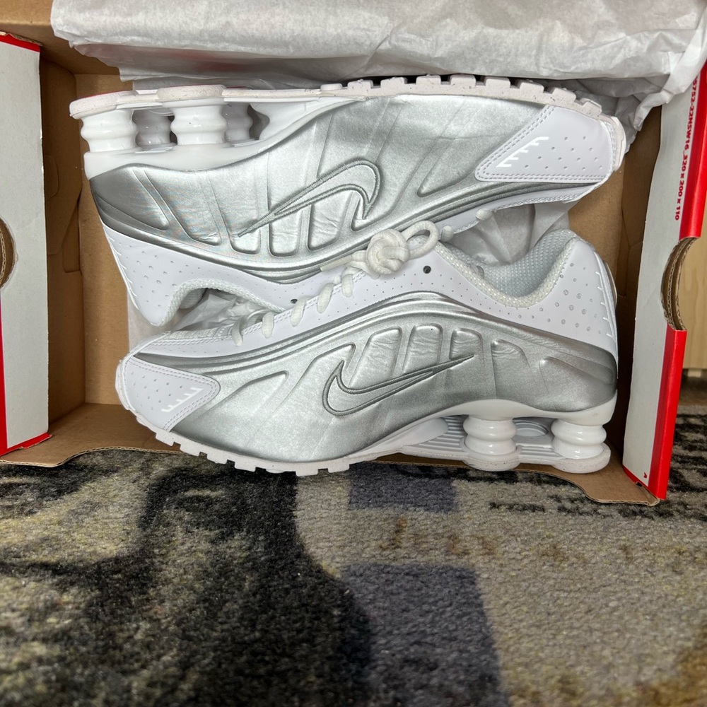 Nike Shox R4 in White and Metallic Silver